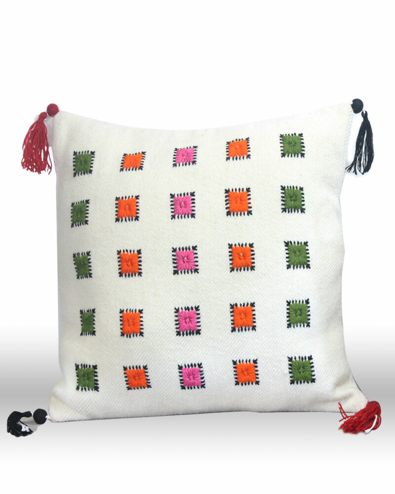 Coussin brodé Laine