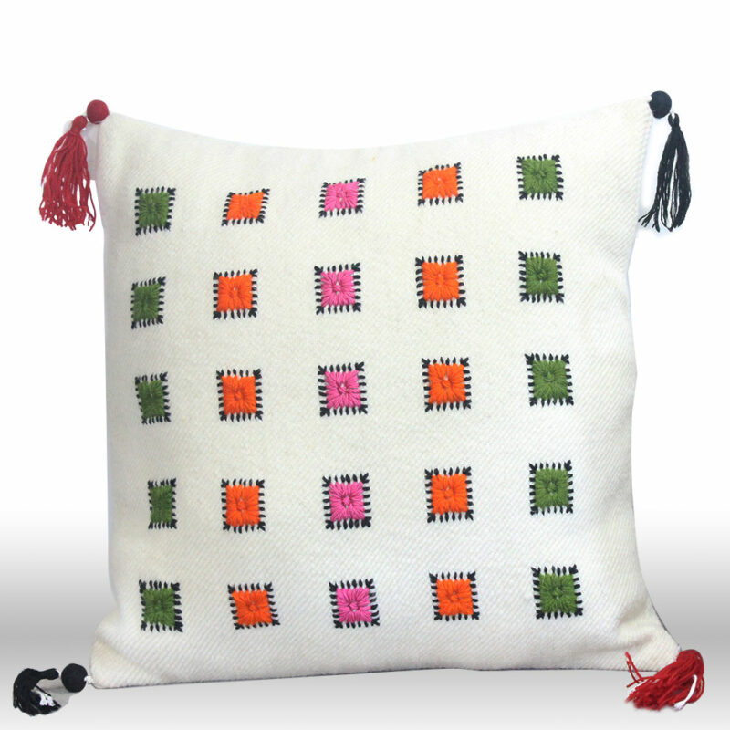 Coussin brodé Laine